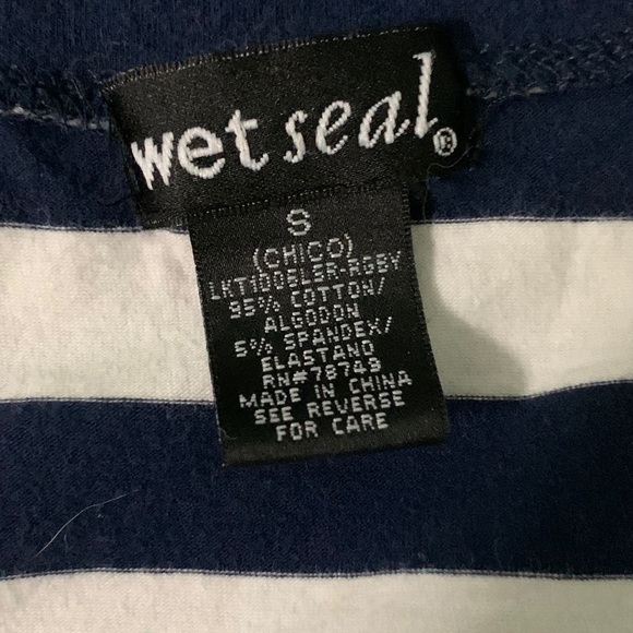 V-necks - Picture 2 of 2